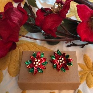 🎄🎄Beautiful  Clip On Pointsettia Earrings